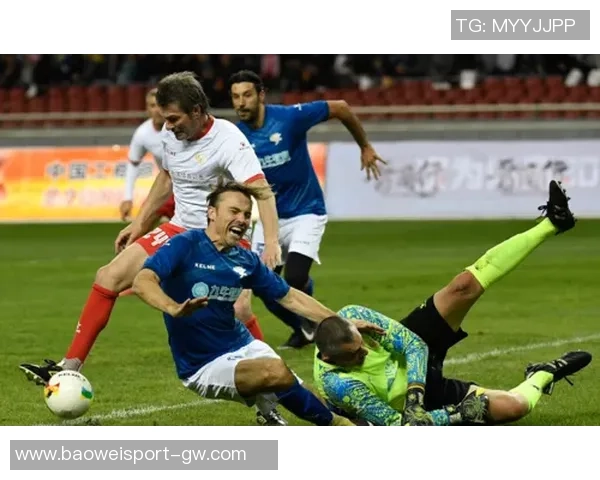 四大足球传奇同聚一堂巴乔晒与大罗马尔蒂尼菲戈合影